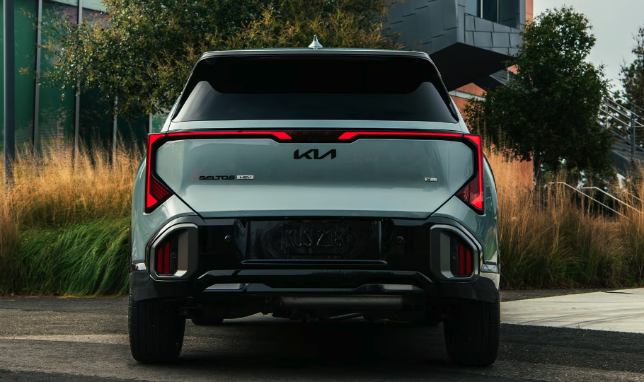 2027 Kia Seltos Hybrid redesigned exterior front three-quarter view