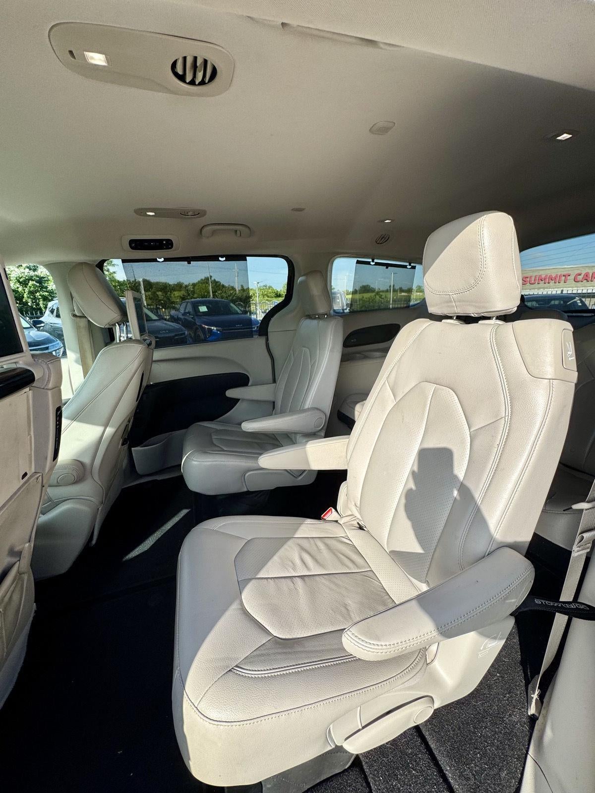 2017 Chrysler Pacifica Touring-L Plus