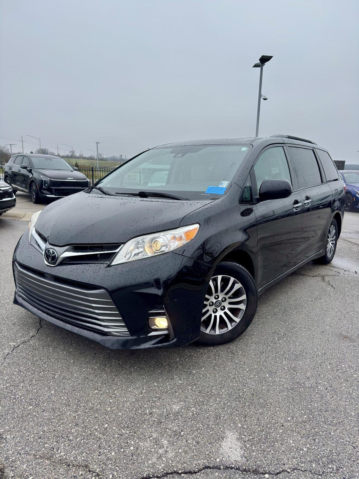2020 Toyota Sienna XLE