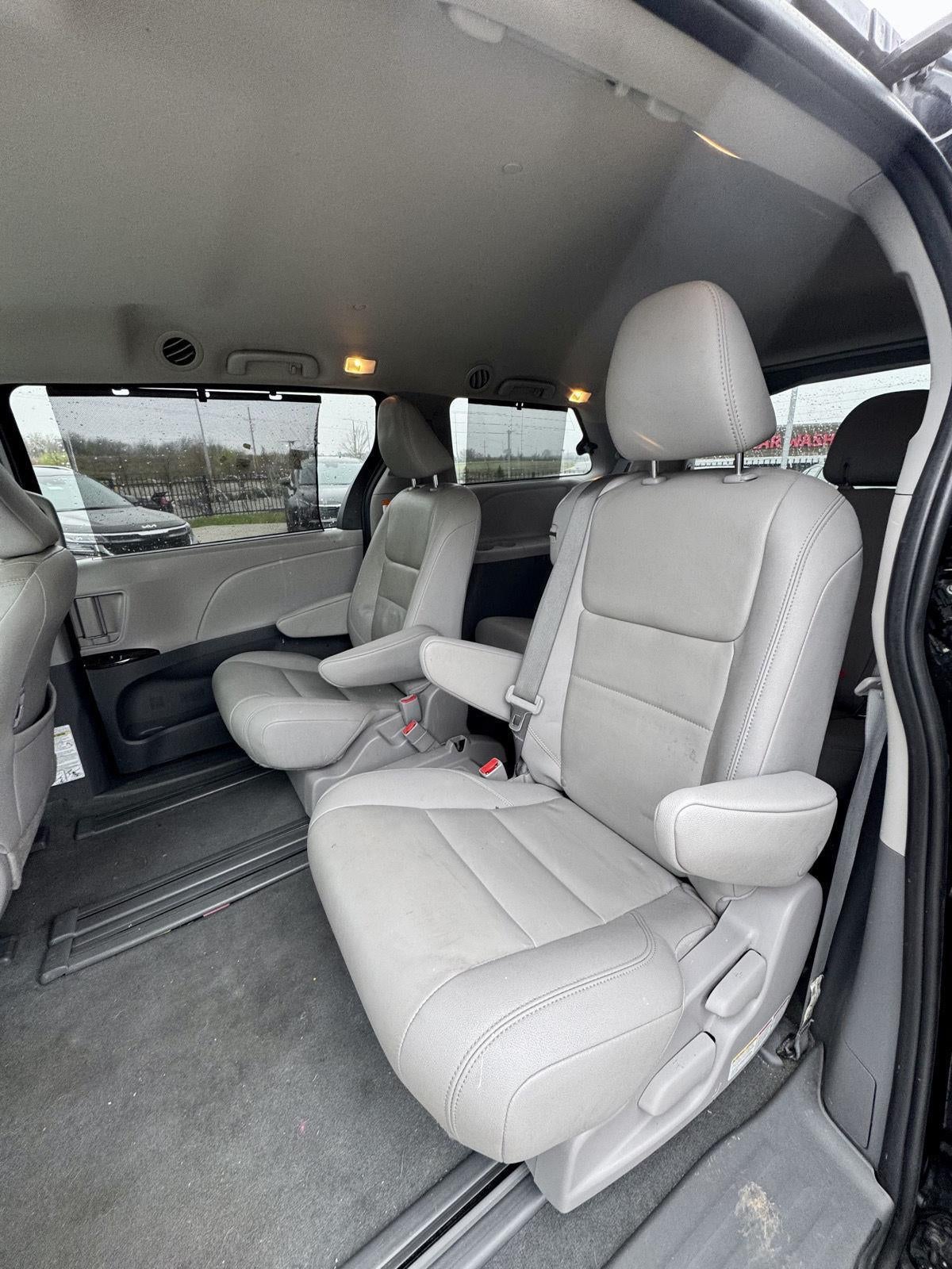 2020 Toyota Sienna XLE