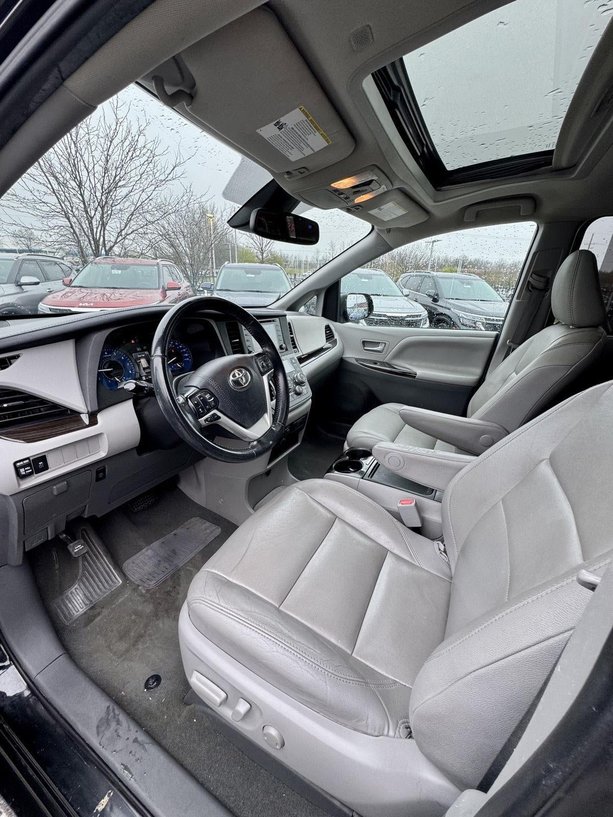 2020 Toyota Sienna XLE