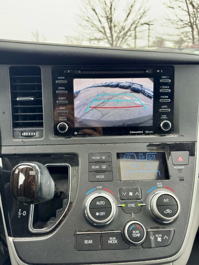 2020 Toyota Sienna XLE