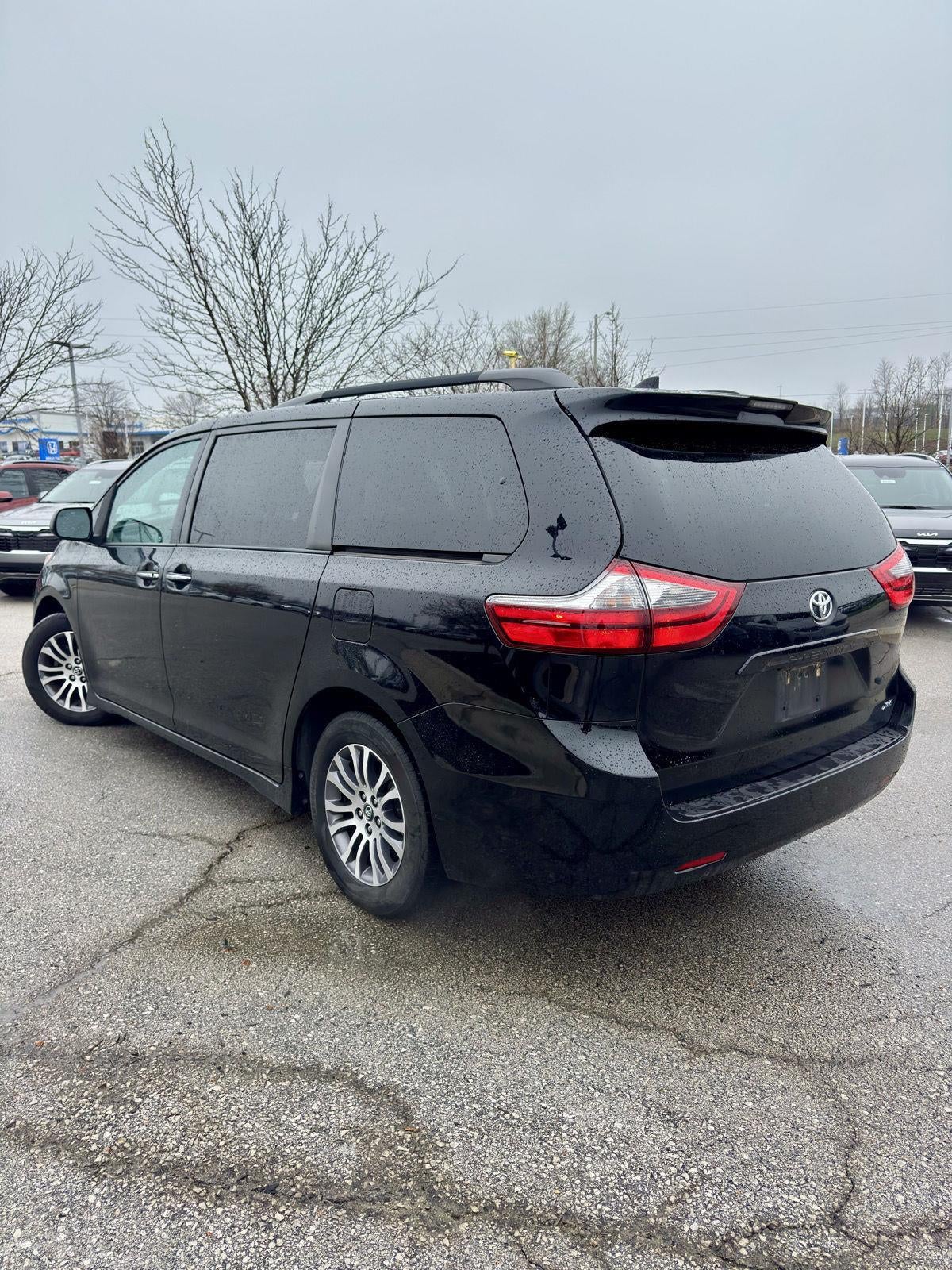 2020 Toyota Sienna XLE