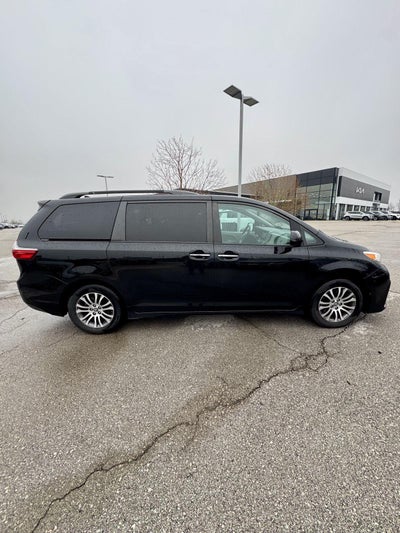 2020 Toyota Sienna XLE