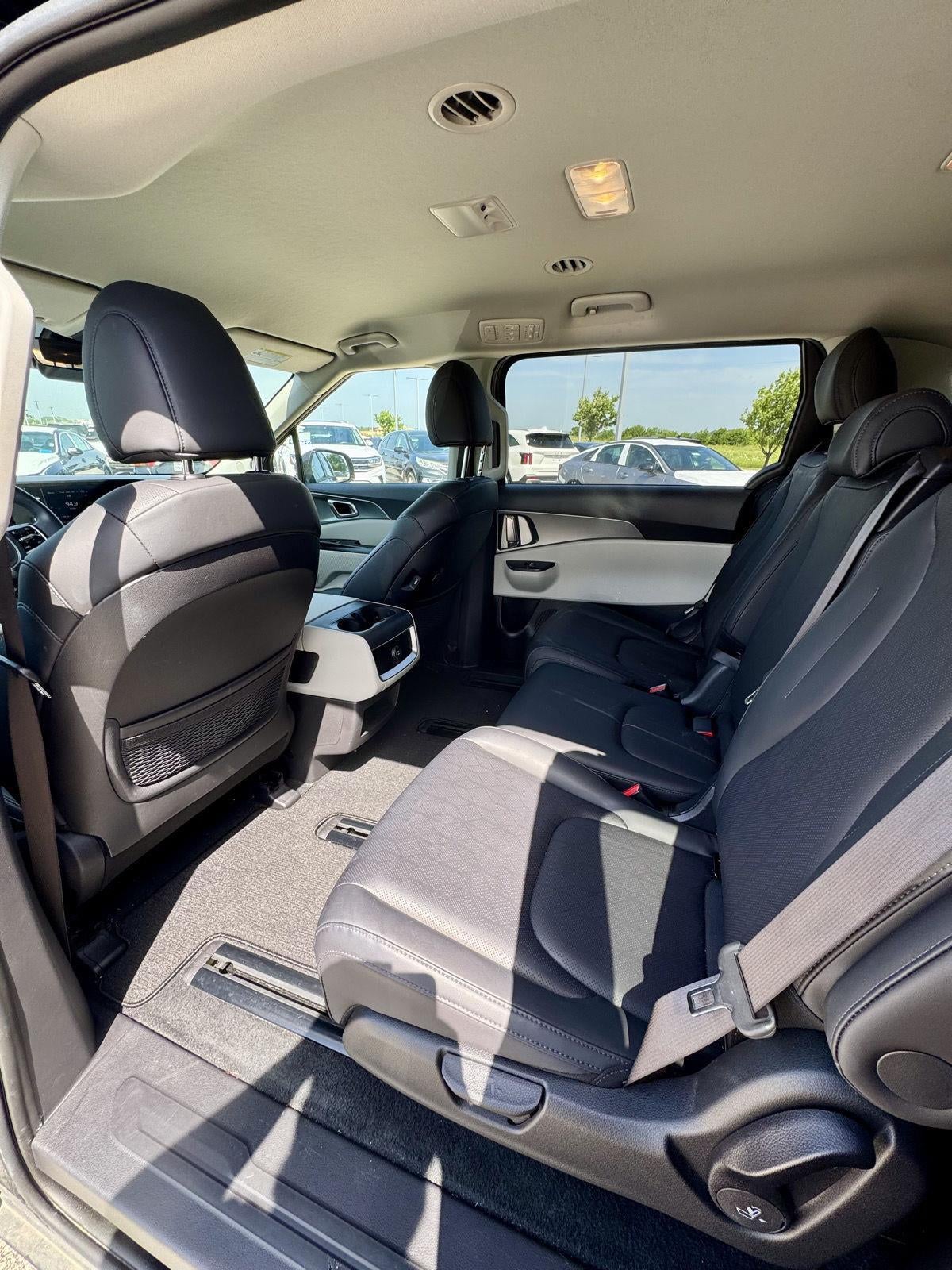2024 Kia Carnival LX