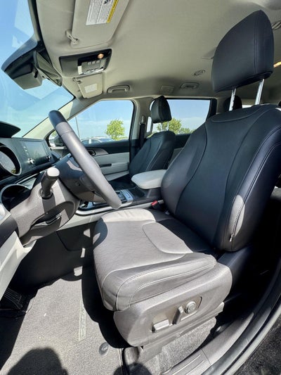 2024 Kia Carnival LX
