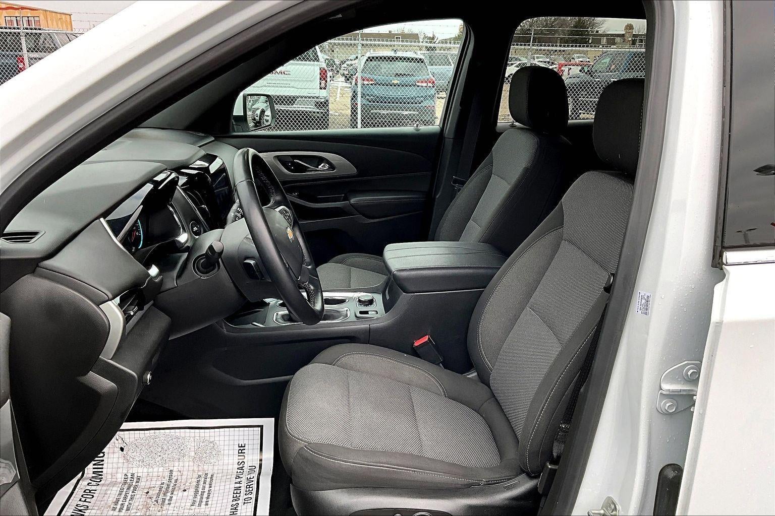 2023 Chevrolet Traverse LT Cloth