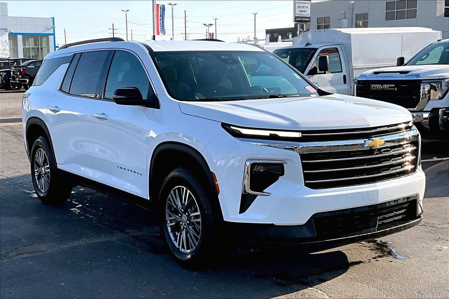 2025 Chevrolet Traverse LT