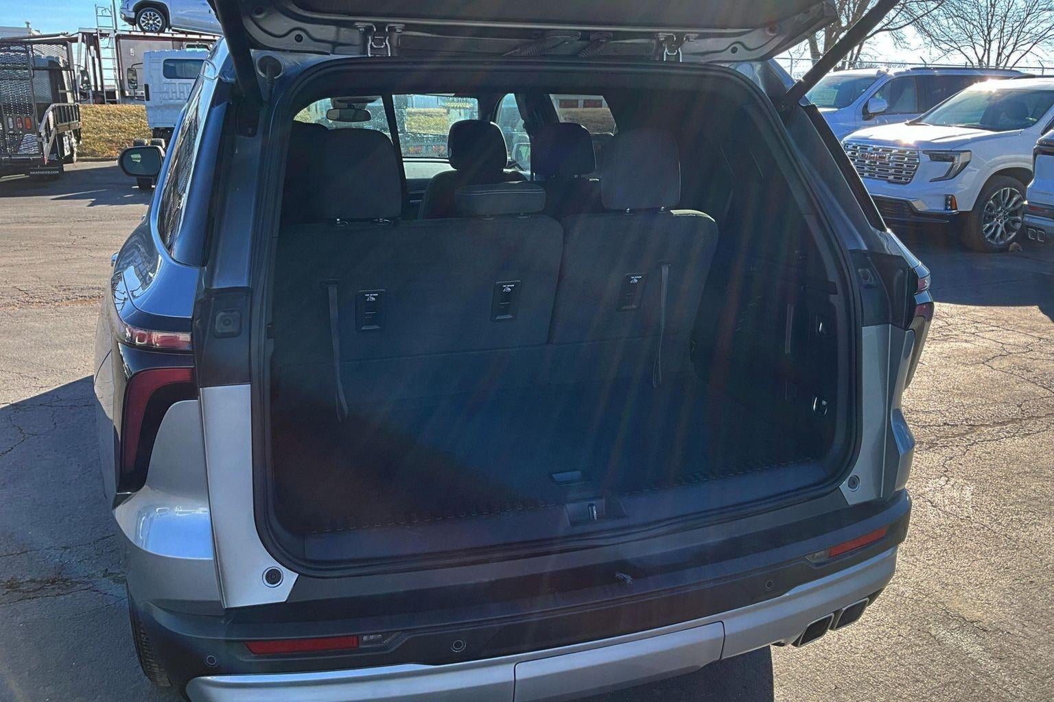 2024 Chevrolet Traverse LT