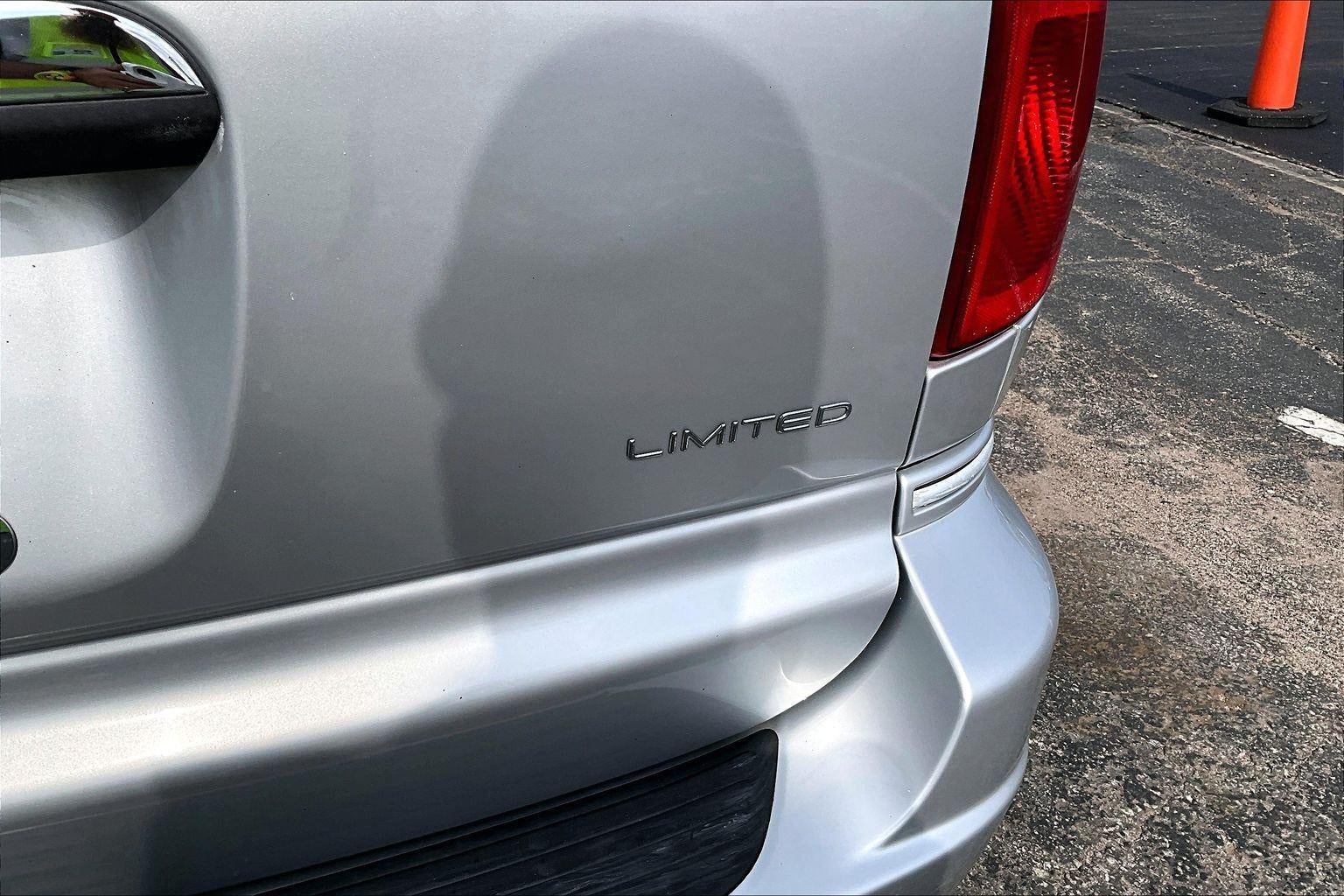 2005 Chrysler Town & Country Limited