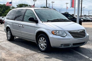 2005 Chrysler Town &amp; Country Limited