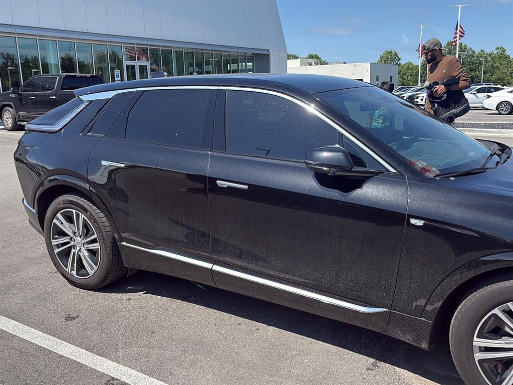 2024 Cadillac LYRIQ Luxury 1