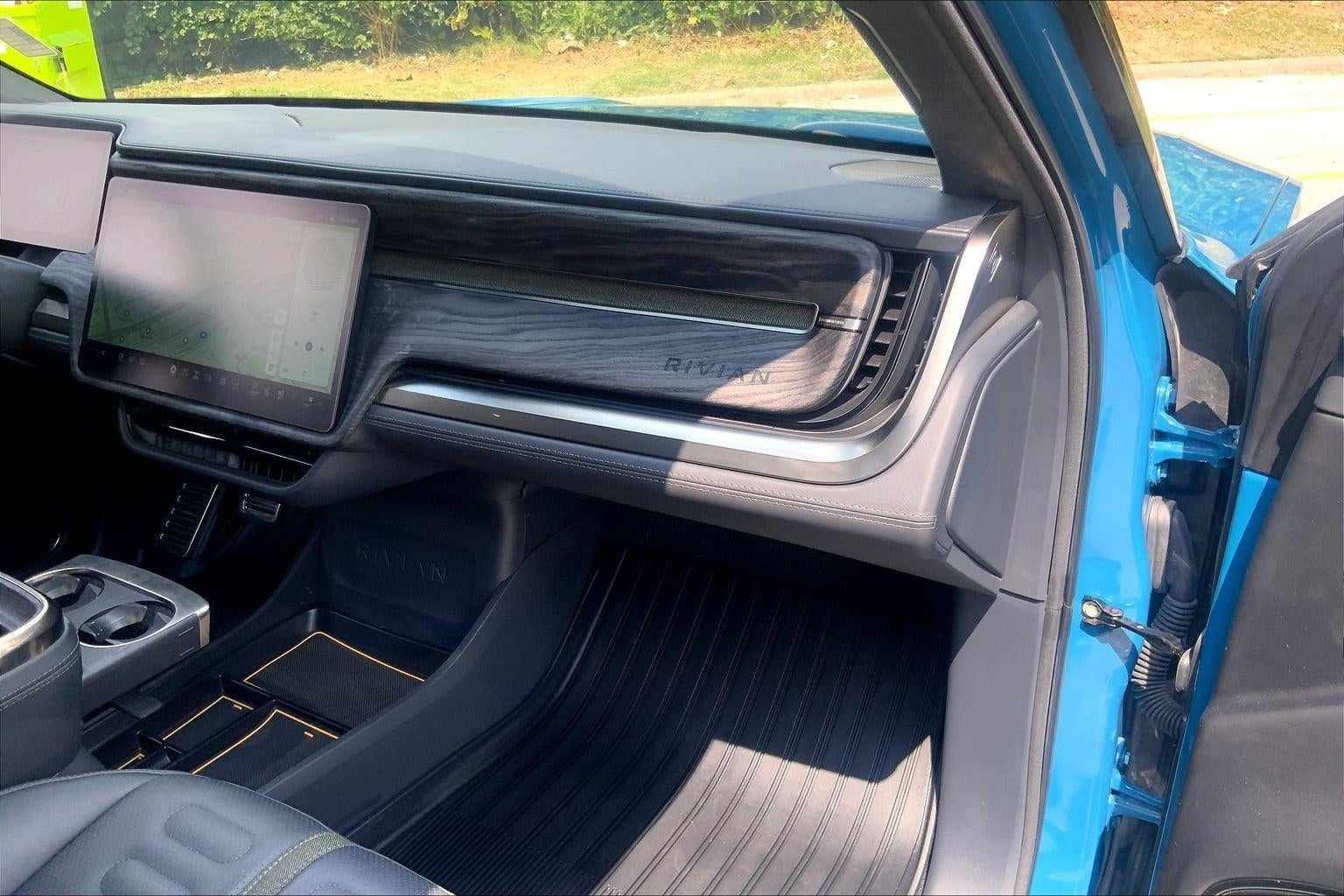 2022 RIVIAN R1T Adventure Package