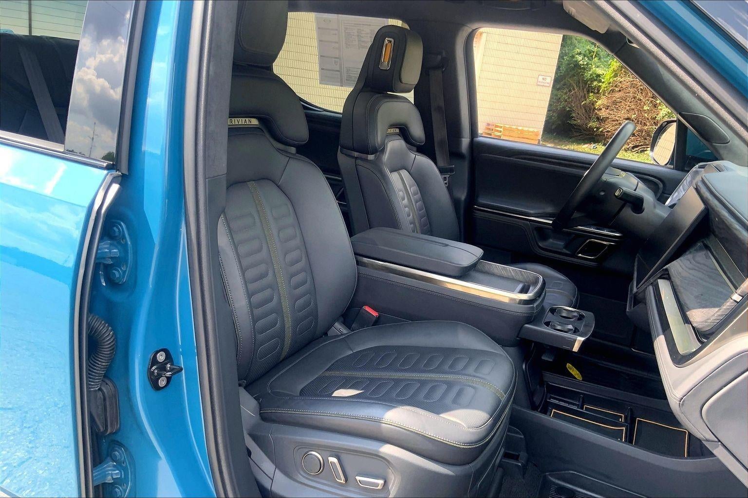 2022 RIVIAN R1T Adventure Package