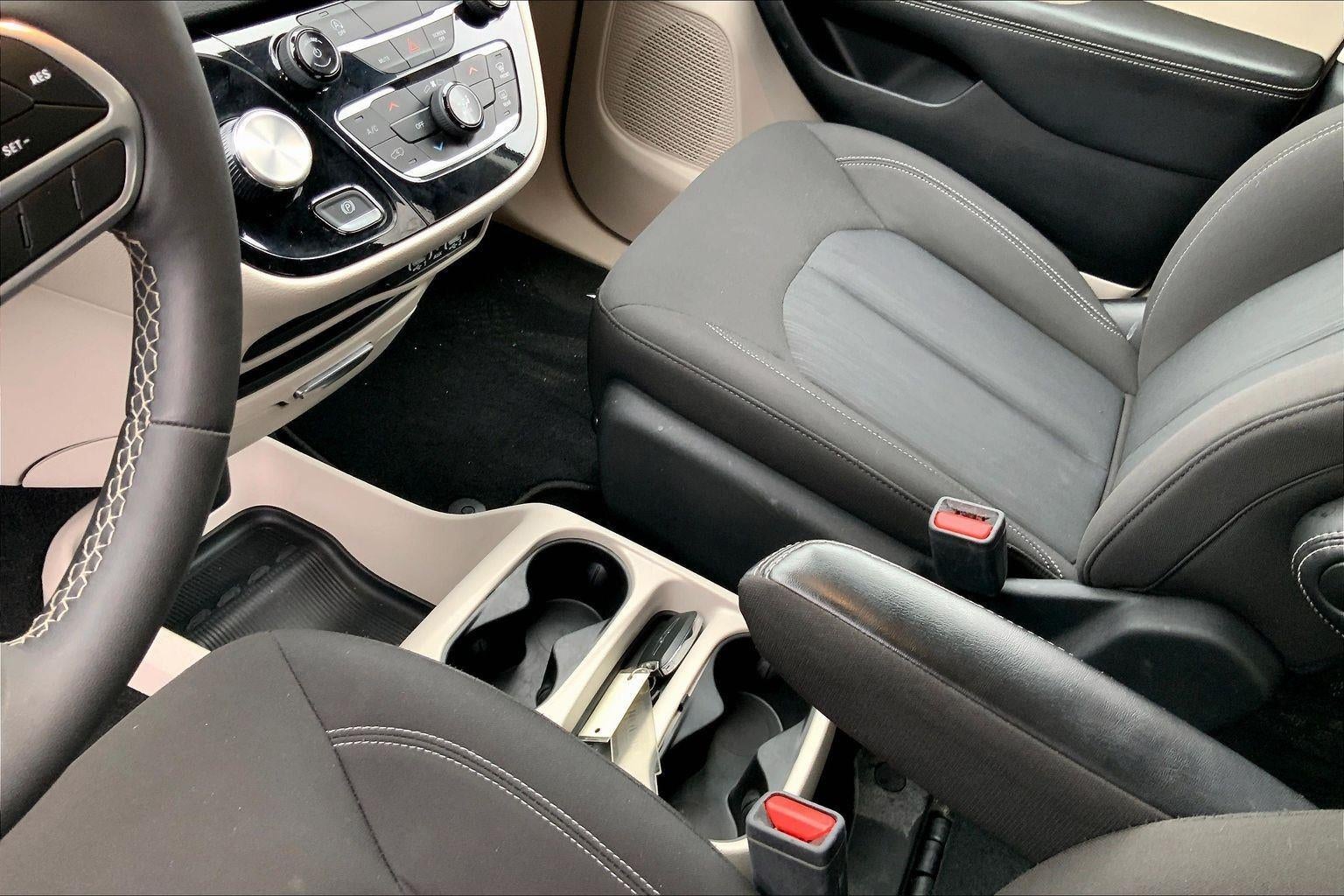 2024 Chrysler Voyager LX