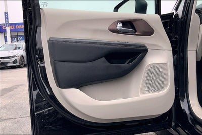 2024 Chrysler Voyager LX