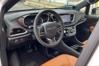 2023 Chrysler Pacifica Hybrid Pinnacle