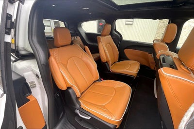 2023 Chrysler Pacifica Hybrid Pinnacle