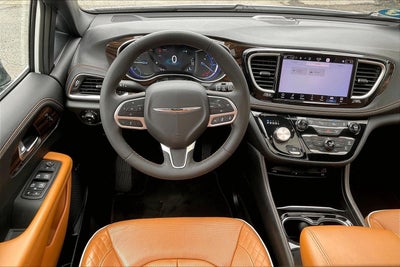 2023 Chrysler Pacifica Hybrid Pinnacle