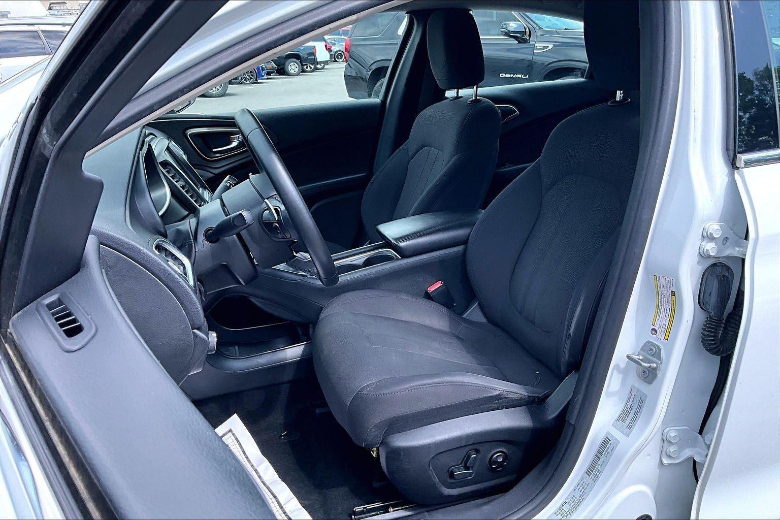 2016 Chrysler 200 Limited