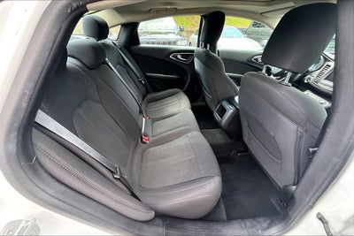 2016 Chrysler 200 Limited