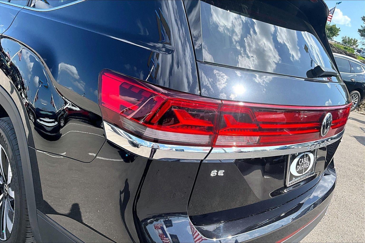 2024 Volkswagen Atlas 2.0T SE