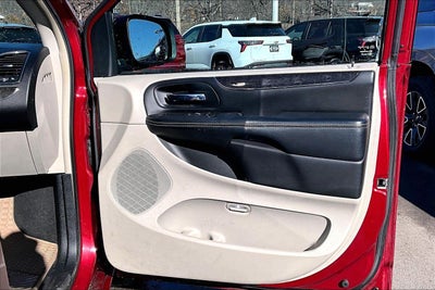 2016 Chrysler Town & Country Touring