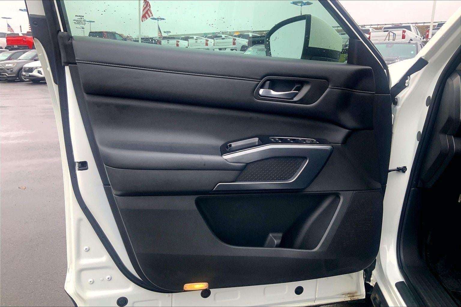 2022 Nissan Pathfinder SL