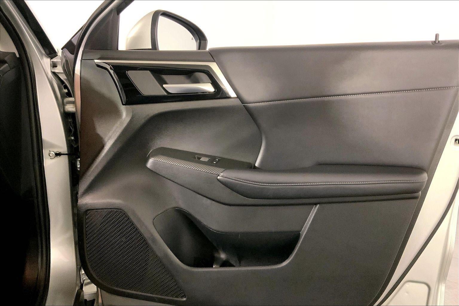 2024 Mitsubishi Outlander Plug-In Hybrid SE