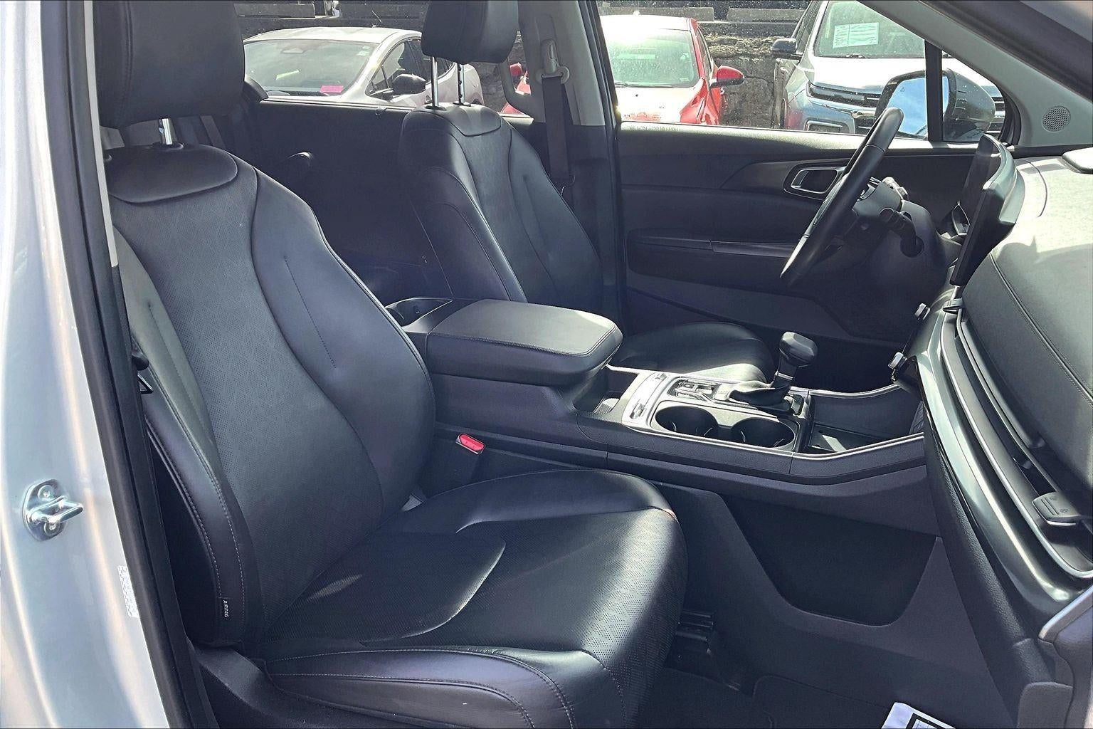 2025 Kia Carnival SX