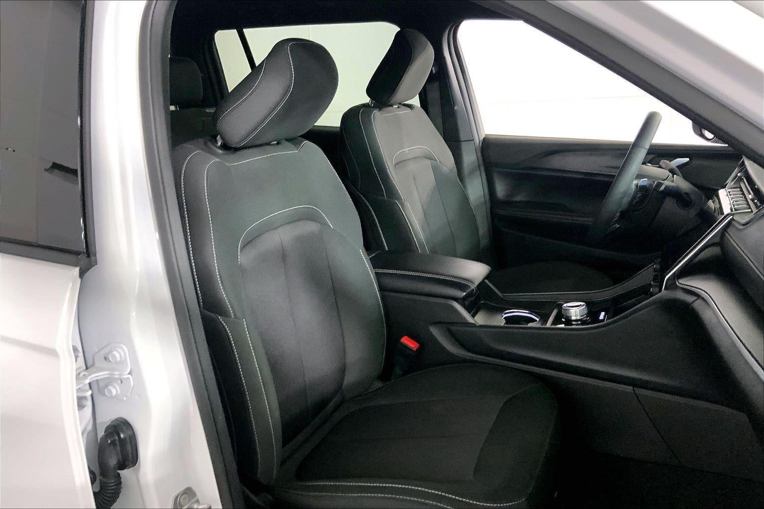 2025 Jeep Grand Cherokee L Laredo 4x4