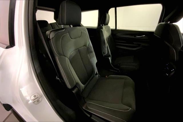 2025 Jeep Grand Cherokee L Laredo 4x4