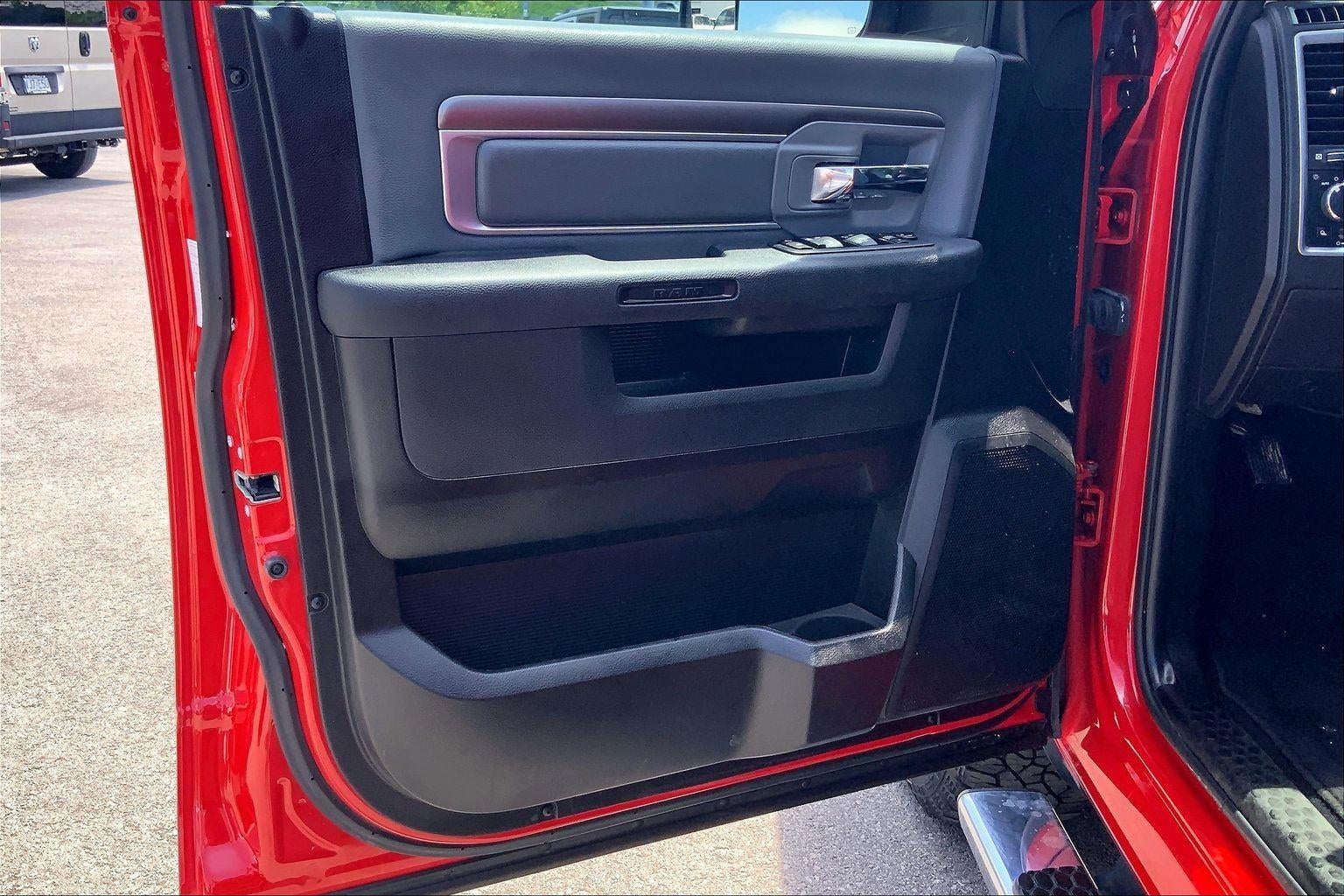 2022 RAM 1500 Classic SLT Crew Cab 4x4 6'4' Box