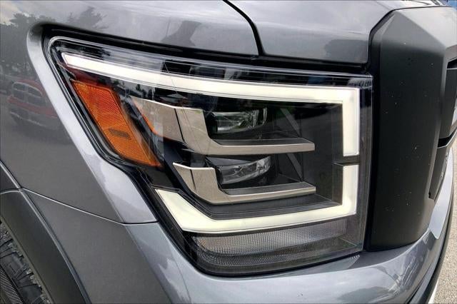 2023 Nissan TITAN Crew Cab PRO-4X 4x4