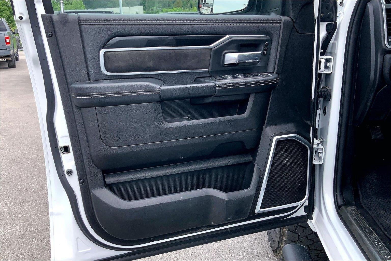 2021 RAM 3500 Laramie Crew Cab 4x4 8' Box