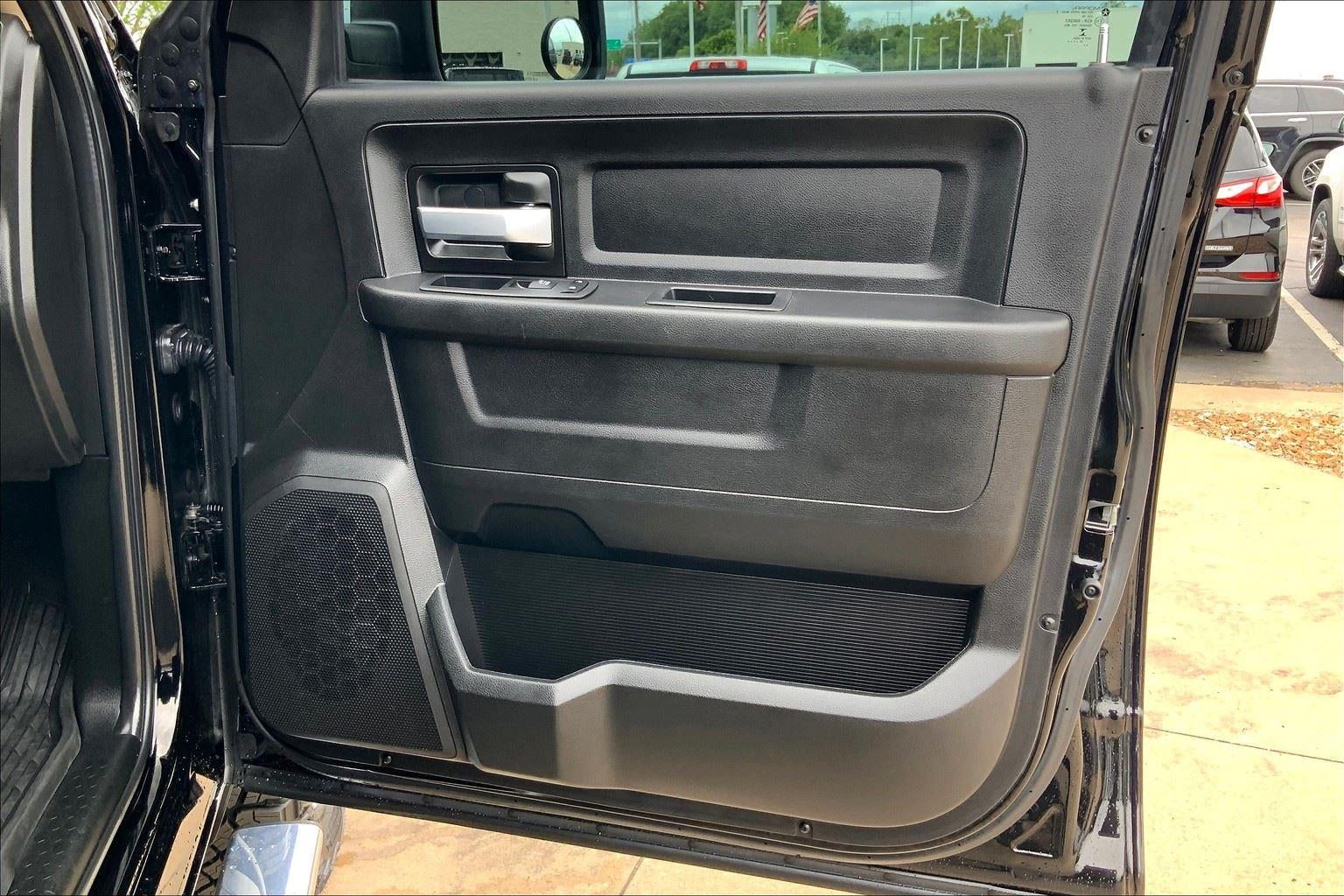 2019 RAM 2500 Tradesman Crew Cab 4x4 6'4' Box