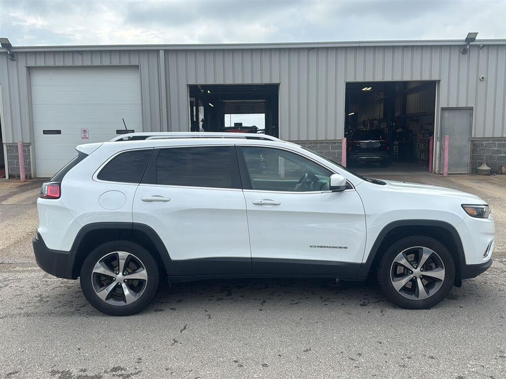 Used 2019 Jeep Cherokee Limited with VIN 1C4PJMDX9KD237902 for sale in Kansas City