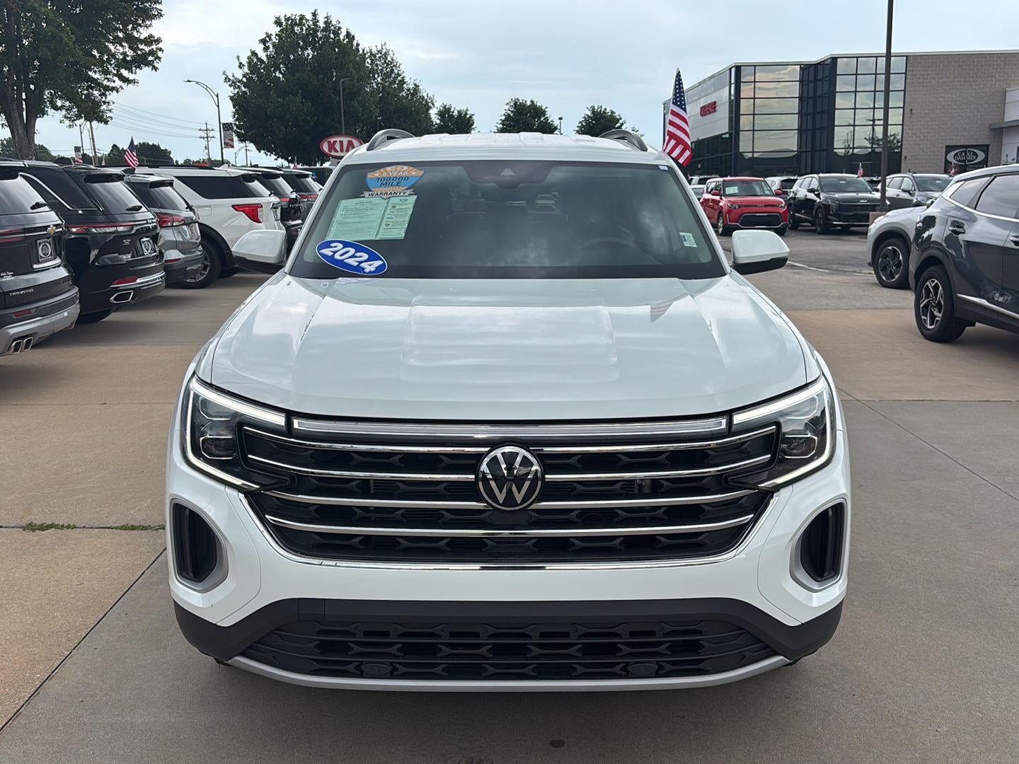 Used 2024 Volkswagen Atlas SE with VIN 1V2DR2CAXRC580178 for sale in Kansas City