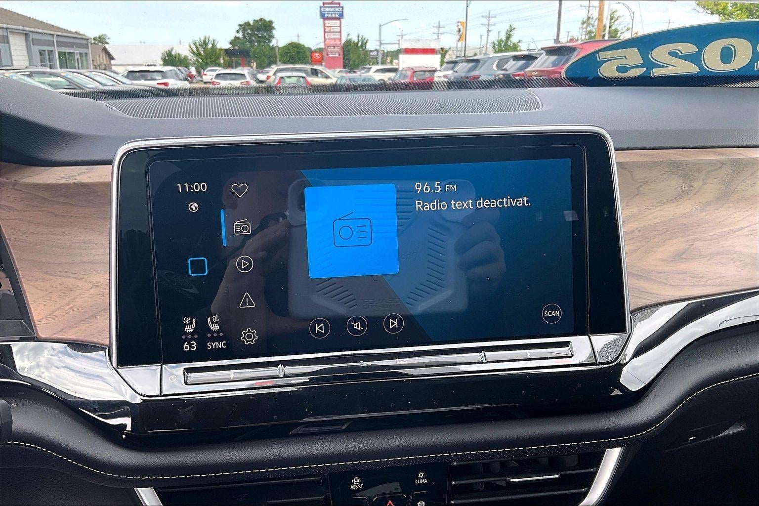2025 Volkswagen Atlas 2.0T SE w/Technology