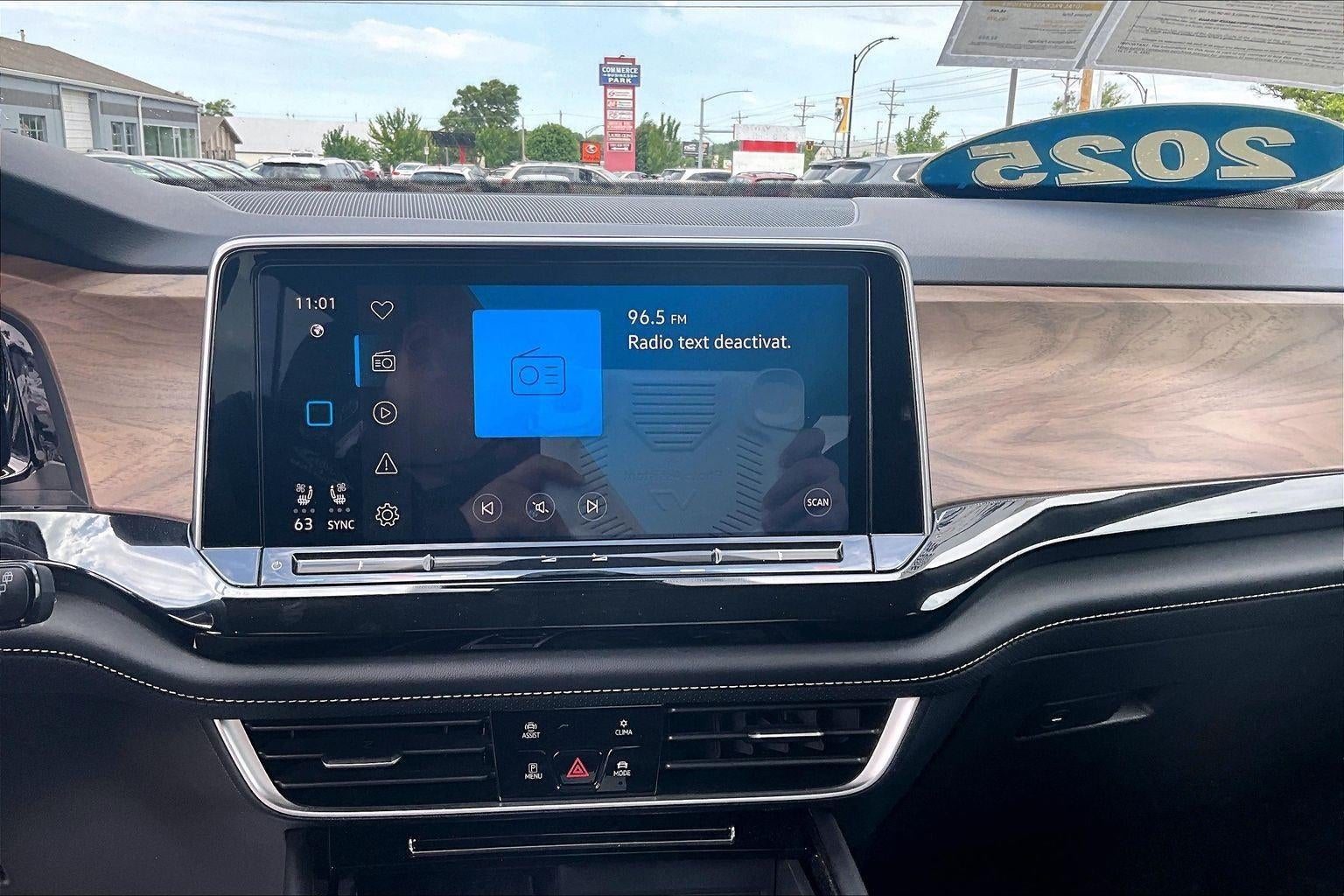 2025 Volkswagen Atlas 2.0T SE w/Technology