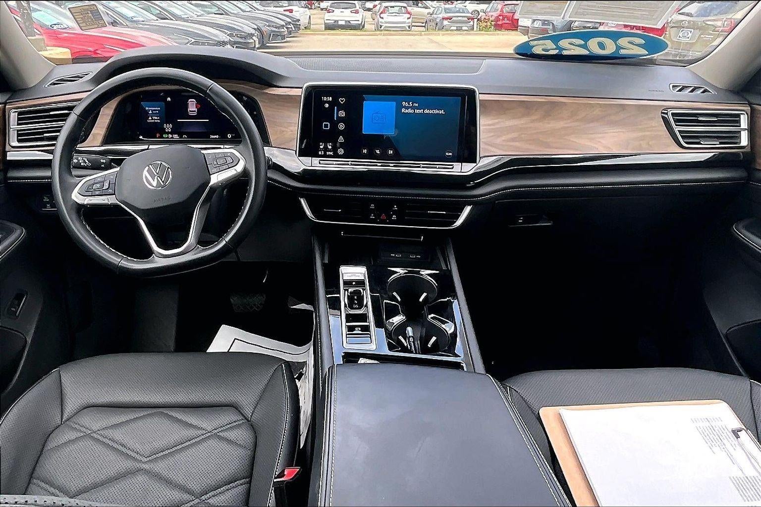 2025 Volkswagen Atlas 2.0T SE w/Technology