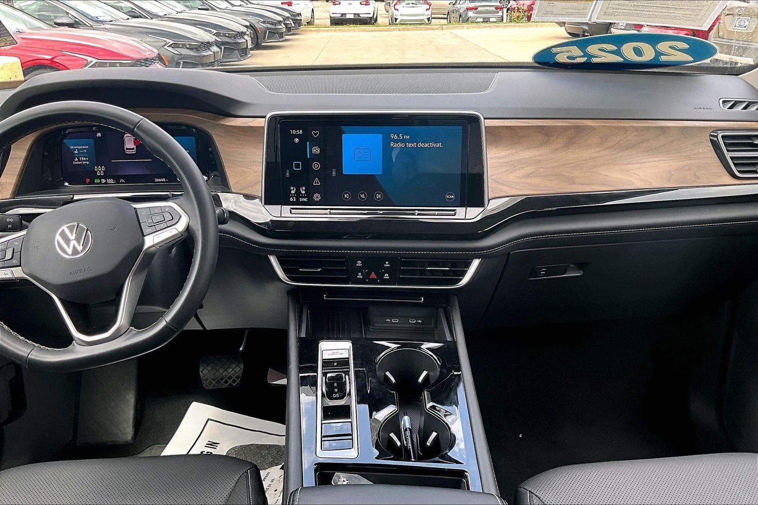2025 Volkswagen Atlas 2.0T SE w/Technology