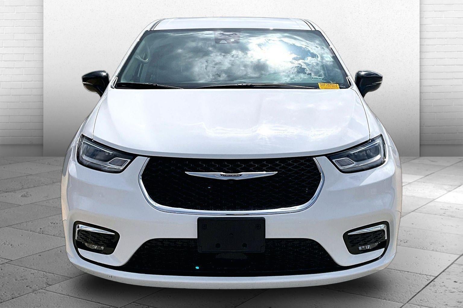 Used 2024 Chrysler Pacifica Touring L with VIN 2C4RC1BG0RR144486 for sale in Kansas City
