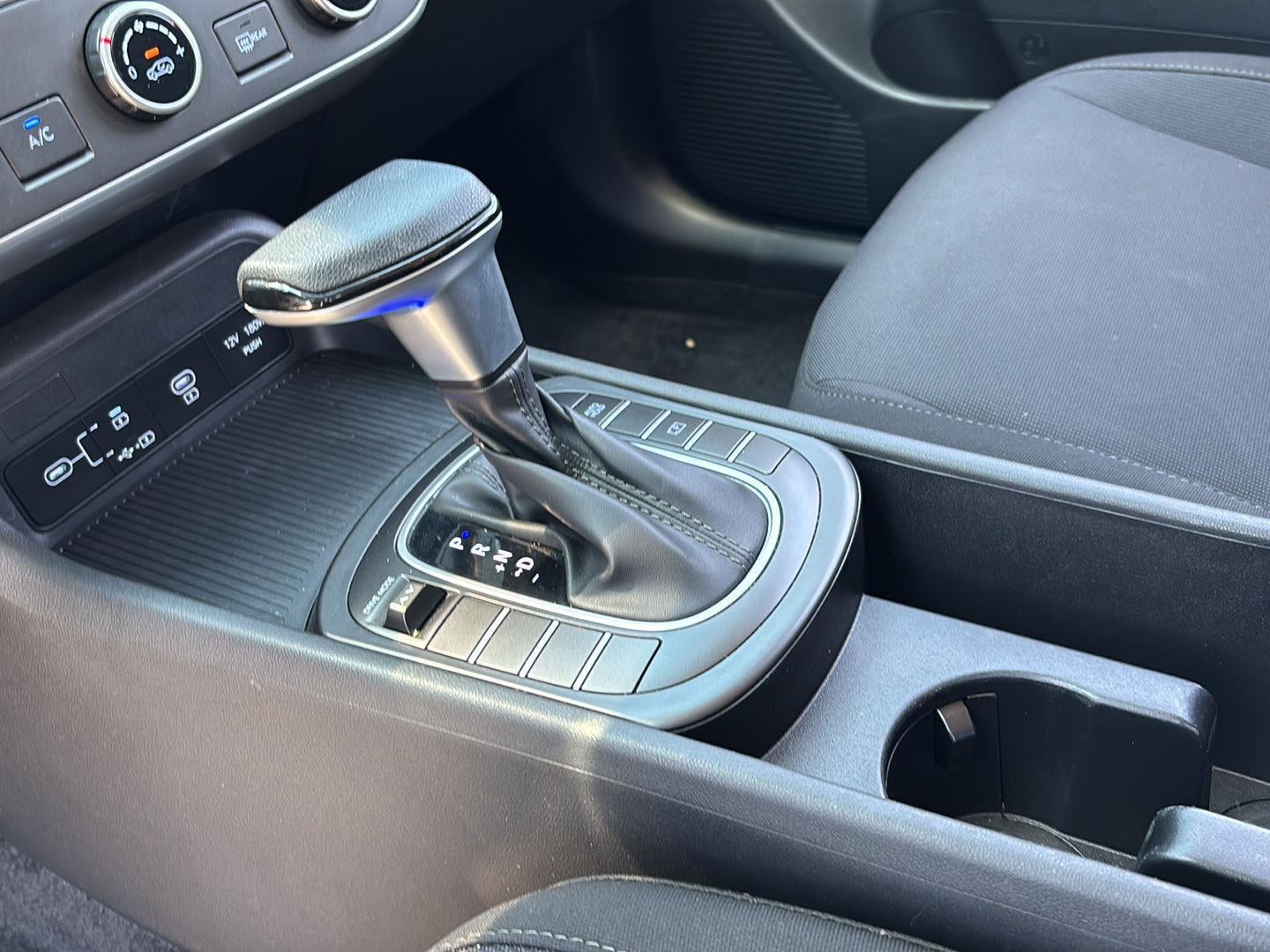 2025 Hyundai KONA SE