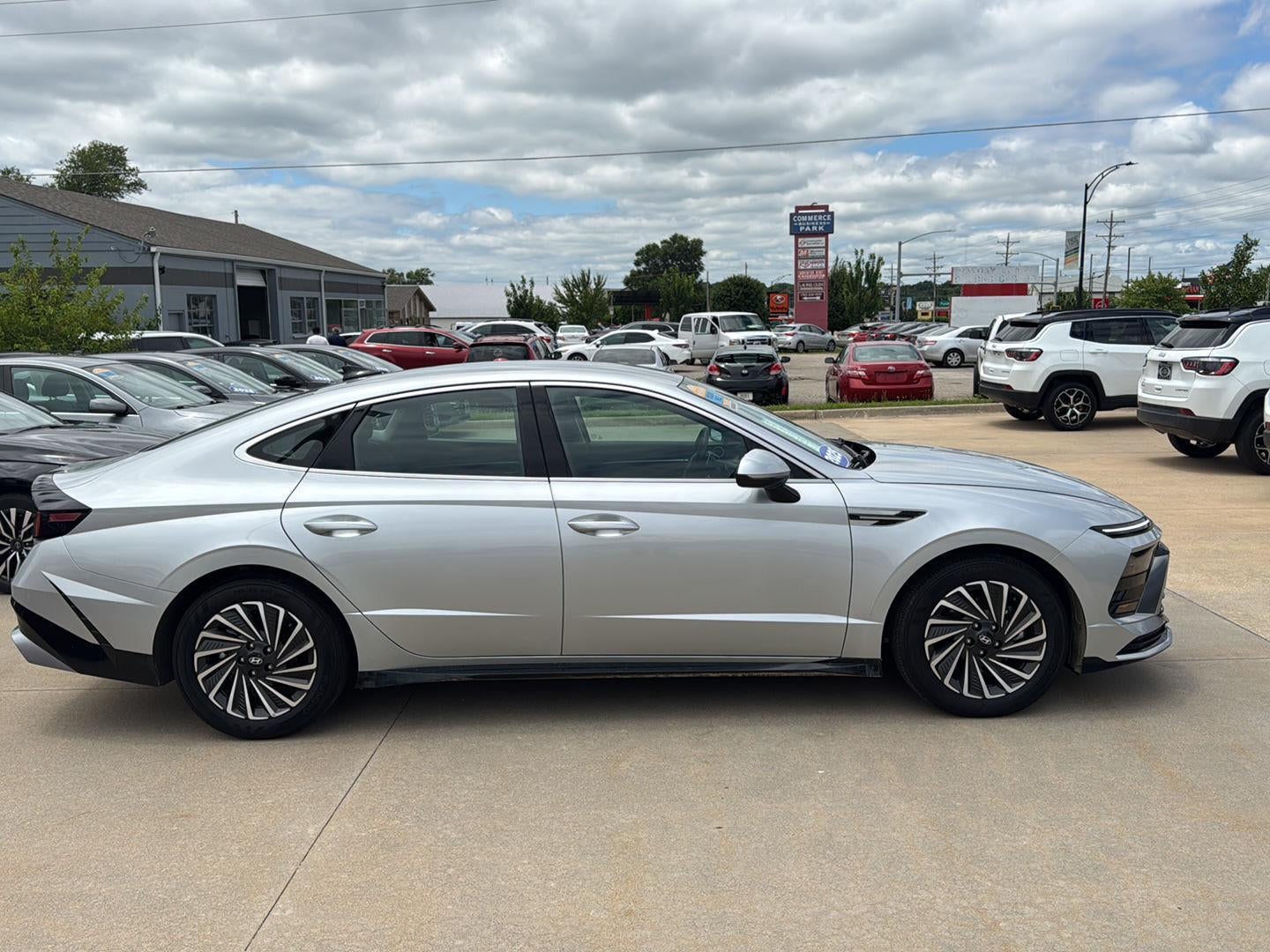 Used 2025 Hyundai Sonata Hybrid SEL with VIN KMHL34JJ6SA128481 for sale in Kansas City
