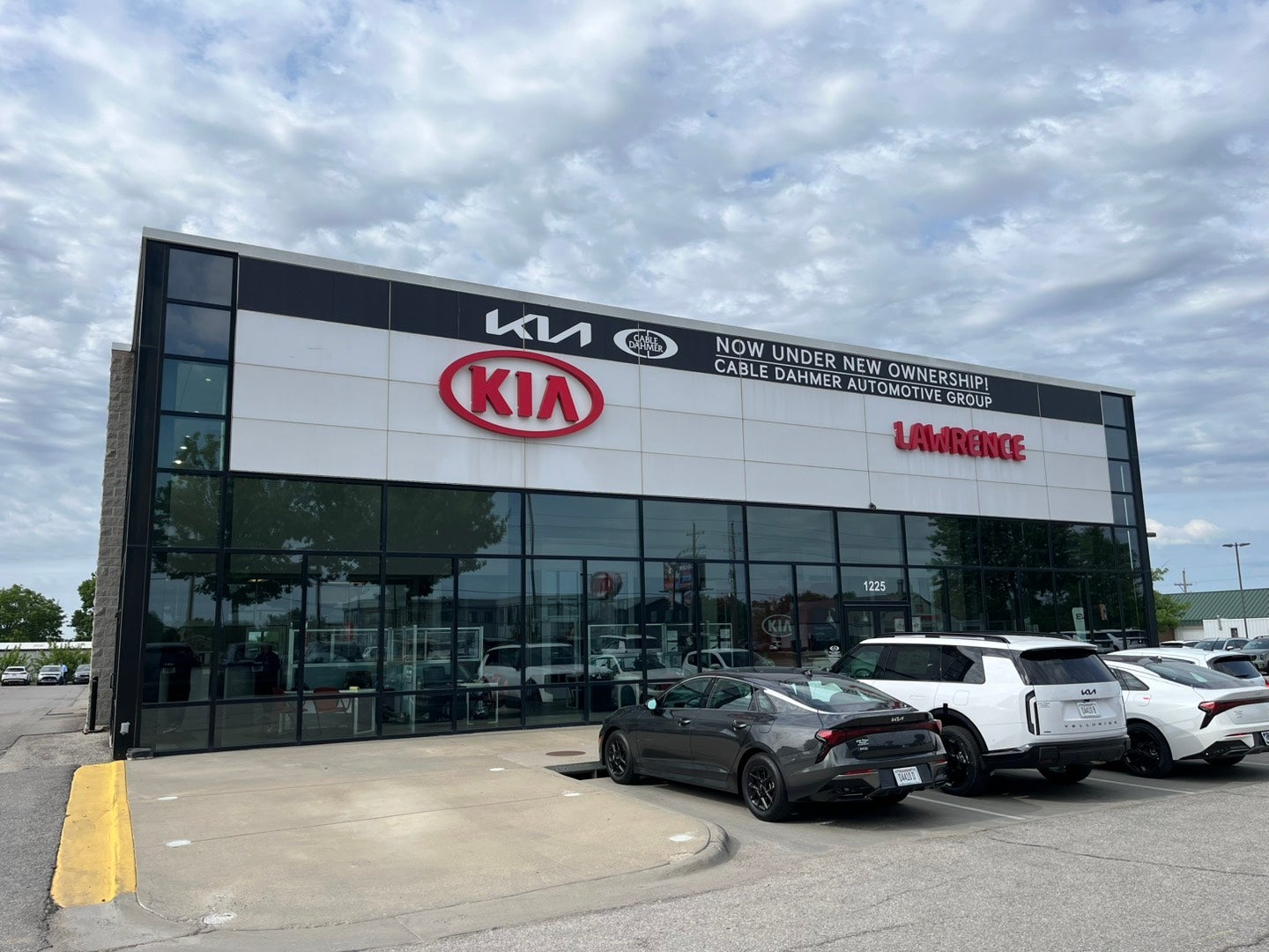 Exterior of the Cable Dahmer Kia of Lawrence dealership